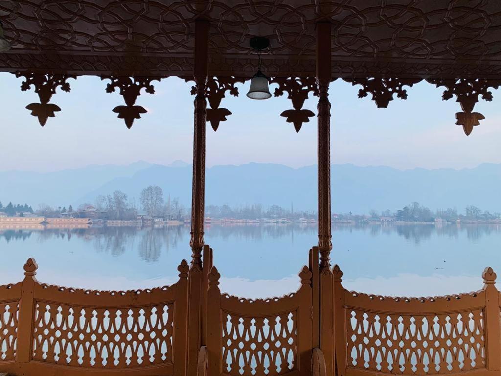 Srīnagar Yadgaar Houseboats酒店 外观 照片