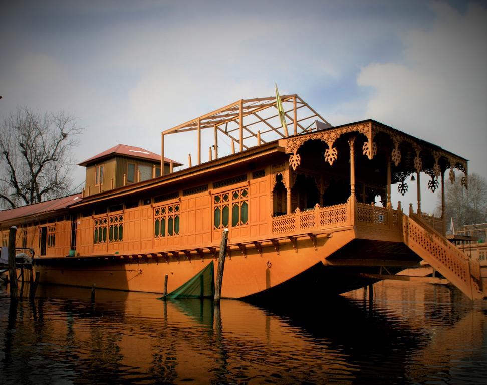 Srīnagar Yadgaar Houseboats酒店 外观 照片