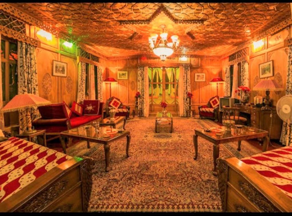 Srīnagar Yadgaar Houseboats酒店 外观 照片
