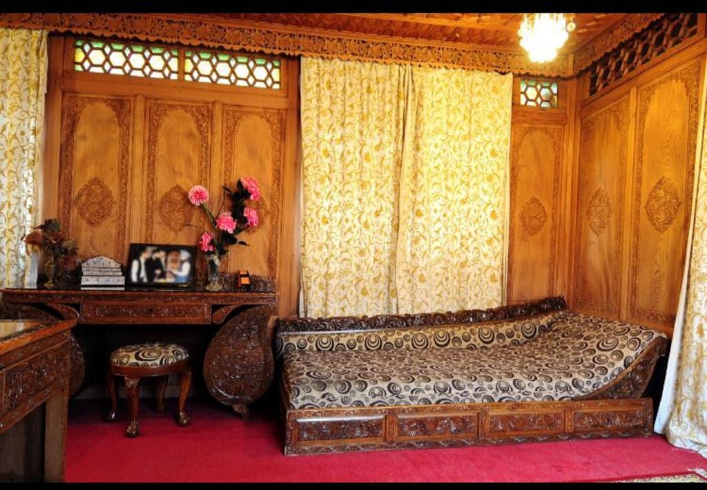 Srīnagar Yadgaar Houseboats酒店 外观 照片