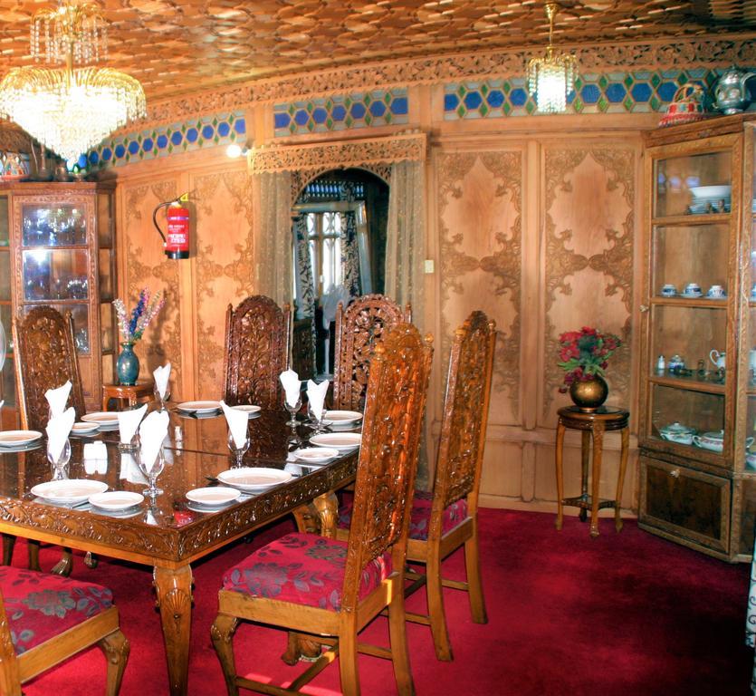 Srīnagar Yadgaar Houseboats酒店 外观 照片