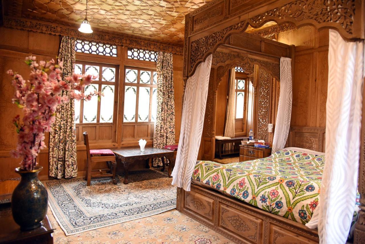 Srīnagar Yadgaar Houseboats酒店 外观 照片