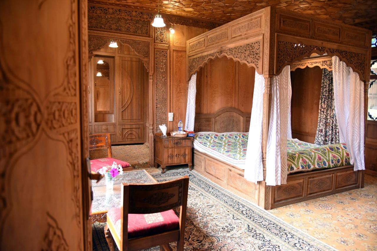 Srīnagar Yadgaar Houseboats酒店 外观 照片
