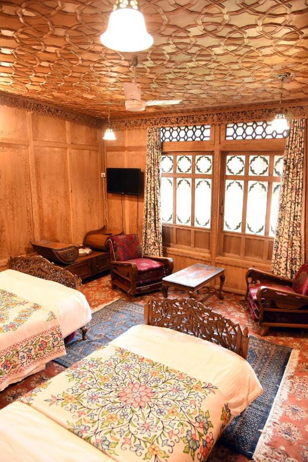 Srīnagar Yadgaar Houseboats酒店 外观 照片