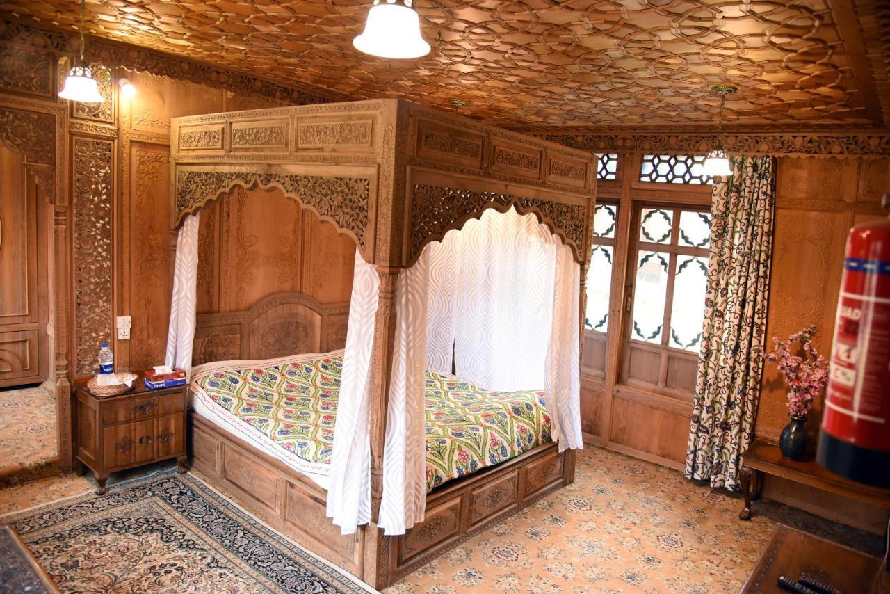 Srīnagar Yadgaar Houseboats酒店 外观 照片