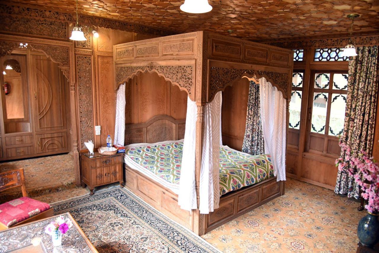 Srīnagar Yadgaar Houseboats酒店 外观 照片